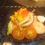 福松荘 - 美味しいドレッシングをかけてのサラダ♪タコ、エビ入り