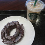 STARBUCKS COFFEE Karuizawa Purinsushoppingupurazaten - チョコレートケーキドーナツ、アイスカフェラテ