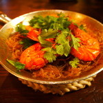 アジア食堂　amakara - クンオップウンセン（タイ）　エビと春雨の香草蒸し煮