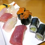 Uogashi Sushi - 特上寿司￥1500　天然生本鮪 赤身、天然生本鮪 中とろ、いくら、赤海老、うに、ほたて、かんぱち、玉子、かっば巻き（半分）