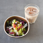 カレー&スパイス ハナコ - ★ランチ限定/自家製ドリンク+サラダ ¥350-