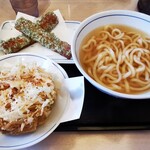 ウエスト - ごぼうのかき揚げうどん、ちくわ磯辺揚げ