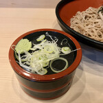 そばの神田 東一屋 - 薬味とつゆ