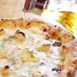 ダイニング たか志 - クアトロフォルマッジョ（４種のチーズのピッツァ）