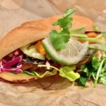 バインミートーキョー - サバカレーバインミー