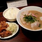 極上とんこつ・つけ麺 ガチトンラーメン - 