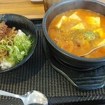 カルビ丼とスン豆腐専門店 韓丼 - カルビ丼ミニと和牛すじスン豆腐セット（990円)