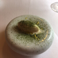 ラ・トゥーエル - スペシャリテのレモングラスのアイスがアミューズ一品目