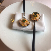 ラ・トゥーエル - 2品目のアミューズはエビなどが入って素敵美味しい。