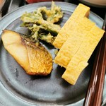 ホテル法華クラブ 鹿児島 - 鯖塩焼き、玉子焼き、タラの芽天ぷら