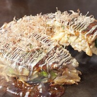 まったりチーズもだん焼（素干し小海老、チーズ、ほうれん草、アスパラガス、黒豚、そば麺）