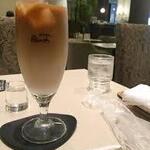 喫茶室ルノアール - カフェオレ800円