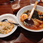 上海華龍 - 【2020.4.2(木)】本日のランチ①(たまご入り醤油ラーメン＆五目チャーハン)800円