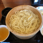 丸亀製麺 - 釜揚げうどん大、温泉卵、大根おろし、出し汁、つけ汁！ネギと天かすはお盆に乗らない！