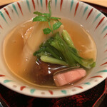 帰燕 - 煮物：粟麩、サツマイモ？が入ったまんじゅう、など 餡がかかった煮物椀。粟麩がモチっと美味しい。