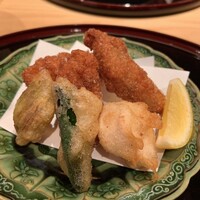 帰燕 - 揚げ物：河豚の唐揚げ、白子の唐揚げ、ふきのとう 骨付きの河豚の唐揚げがたっぷり。白子が口の中でとろけました。