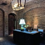 Vintage Cave Honolulu - 