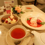 Afternoon Tea TEAROOM - 苺づくしのブランマンジェ＆ピーチベリーのパフェ