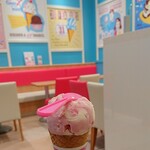 サーティワンアイスクリーム - いちごみるく　スモール　280円