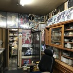 居酒屋さいとう - 店内は秋山のパネルだらけ
