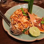 Baan Khanitha Thai Cuisine - 料理写真:1911_Baan Khanitha Thai Cuisine_Pud Thai Goong Sod@320THB(パッタイ海老)