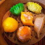 中国料理 柳城 - ◆お愉しみ六種蒸篭◆♪

★時計回りに

にら饅頭・ふかひれ・海老・ほたて貝柱・鶏肉・かぼちゃ♪