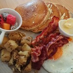 Breakfast Story - 1911_Breakfast Story_”New” Breakfast Poutine＠250THB この芋が結構ボリューミーで。。。