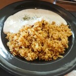 家庭料理 花 - カレーチャーハン＋ホワイトソース