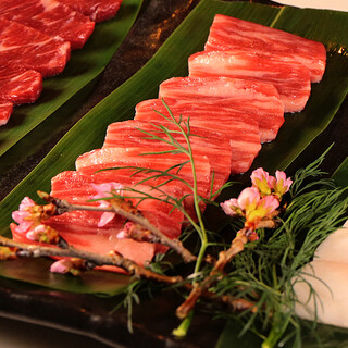 [Direct delivery from Kumamoto, confident in the freshness! ] Assortment of three types of horse sashimi