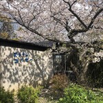 カフェレストラン コルセール - 道路側。レがない。