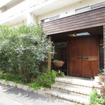 玄斎 - お店がある建物の外観