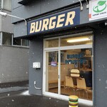 BURGER INDUSTRY - 外観です。