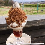 はなぶさ有機農園直営スイーツキッチン - 和栗のパフェ