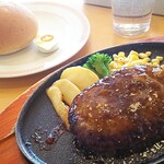 ジョイフル - ペッパーハンバーグ658円 パン