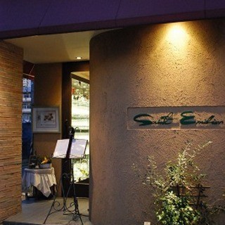 国内外の名店で研鑽を積んだシェフが腕を振るうフランス料理店