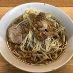 ラーメン二郎 - ラーメン 780円　麺半分・ヤサイ少な目にんにくアブラちょっとで