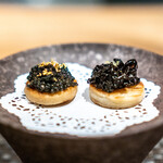 ARMONICO - 有明の海苔のクロスティーニ 　ベネト産キャビアのクロスティーニ