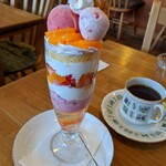 クリクリ - 苺と柑橘のパフェ¥1000
      ~2020/4/12