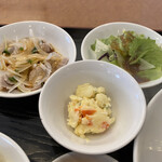 マルナカ中国麺飯食堂 - 豚肉と新玉葱の和え物 ポテサラ サラダ