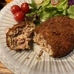 ルボ飯 - 牛肉ギッシリ、キャベツたっぷりのメンチカツ
