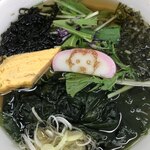 よこすか 猿麺 - 海藻だらけ