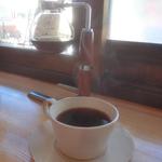 人形町 三日月座 - 「コーヒー（アラモブレンド）」：サイフォンで落としたてのコーヒーは二杯分♪