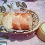 プチポワ - パン　バターたっぷり