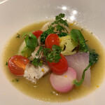 ラ・ファソン 古賀 - 桜鯛の炙り蒸し 春キャベツ、菜の花、蕪、完熟トマト 香草バジルソース