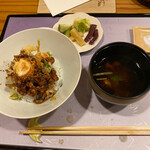 お座敷 天婦良 あやめ - 海老とあおやぎの小柱、黄身のかき揚げ丼、みそ汁、香の物