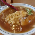 昌龍 - 昔ながらのちょっと柔めの中細麺。