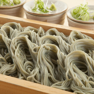 新潟の雪解け水と布海苔を使った名物そば！