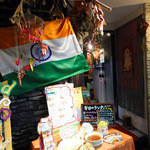 Ashiru Wado - インド国旗を掲げた入り口