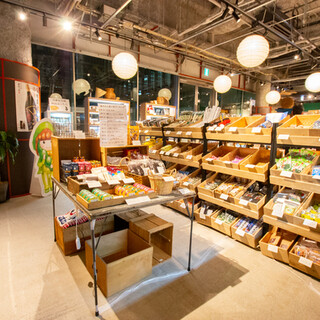 全国の離島特産品が揃う物販コーナー◆お土産や加工品多数