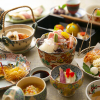 【夜の会席料理】接待やご宴会など、夜のお集まりにもおすすめ。旬を大切にした和食の数々